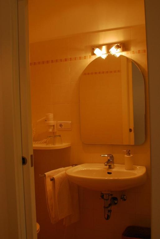 Hotel Dolomiten Klobenstein Zimmer foto
